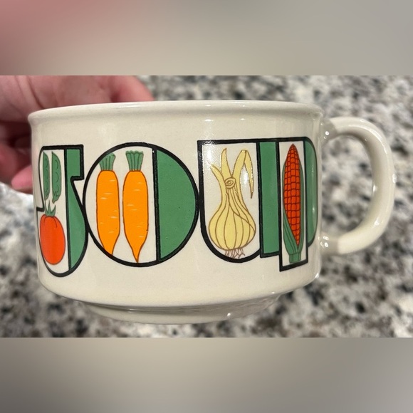 Vintage 1970s/1980s Set of 2 Soup Mugs Retro Vegetable Design EUC! 🥦🥕🍅🍆 - Picture 8 of 15